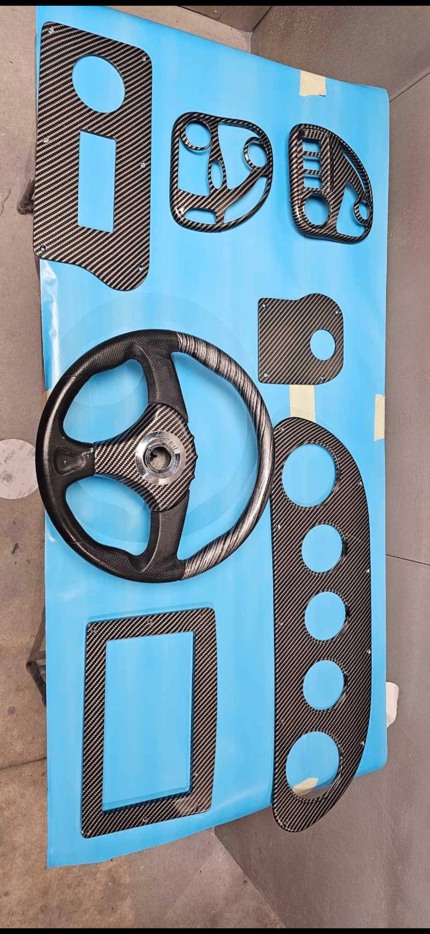 Dash Kit & Wheel · Carbon Fiber