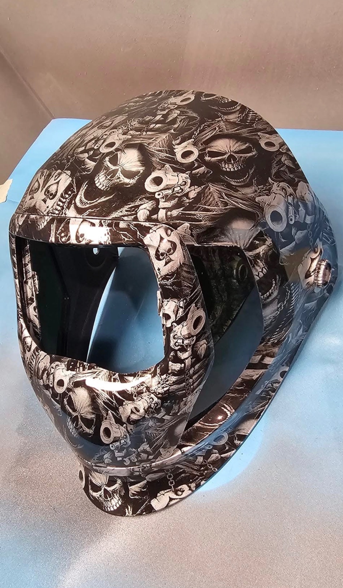 Welding Helmet · Skulls & Revolvers